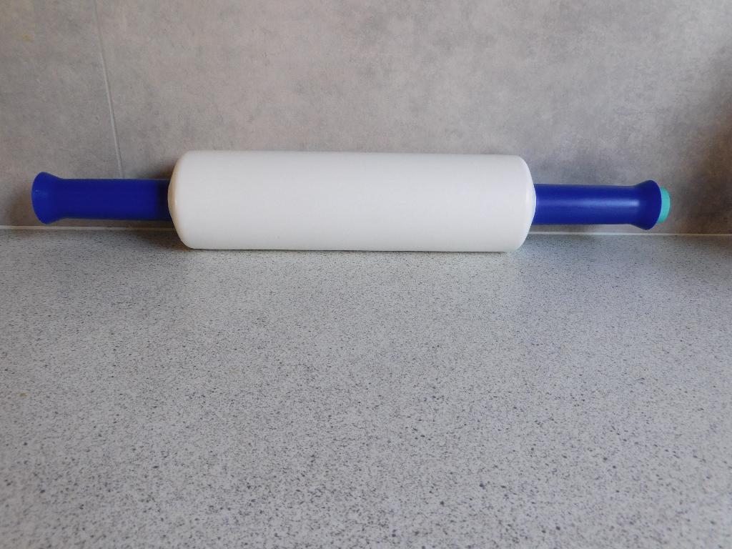 Tupperware Keukenhulpje Deegroller Blauw Wit, Huis en Inrichting, Keuken | Tupperware, Ophalen of Verzenden, Zo goed als nieuw