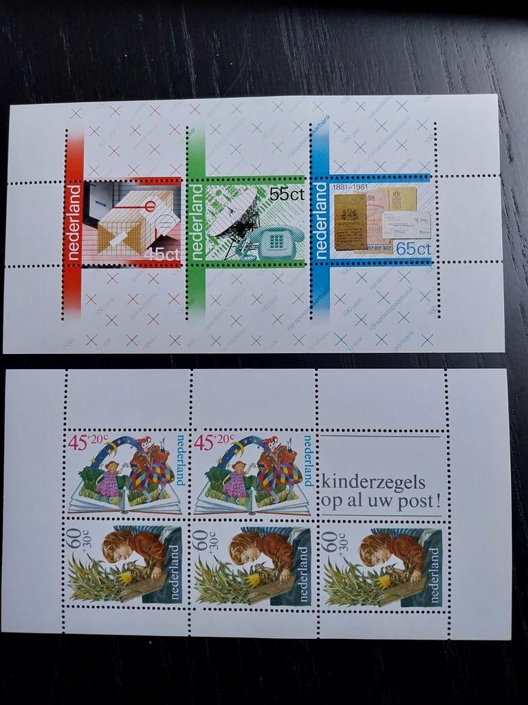 D12 2 postfrisse blokken postzegels., Ophalen of Verzenden