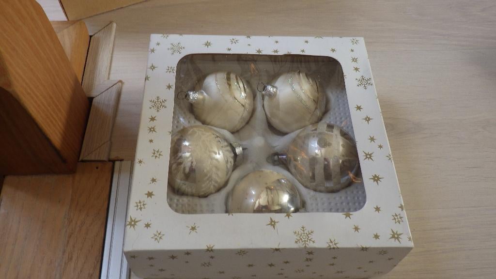 5 oude kerstballen (zilver/wit), Diversen, Kerst, Ophalen of Verzenden, Gebruikt