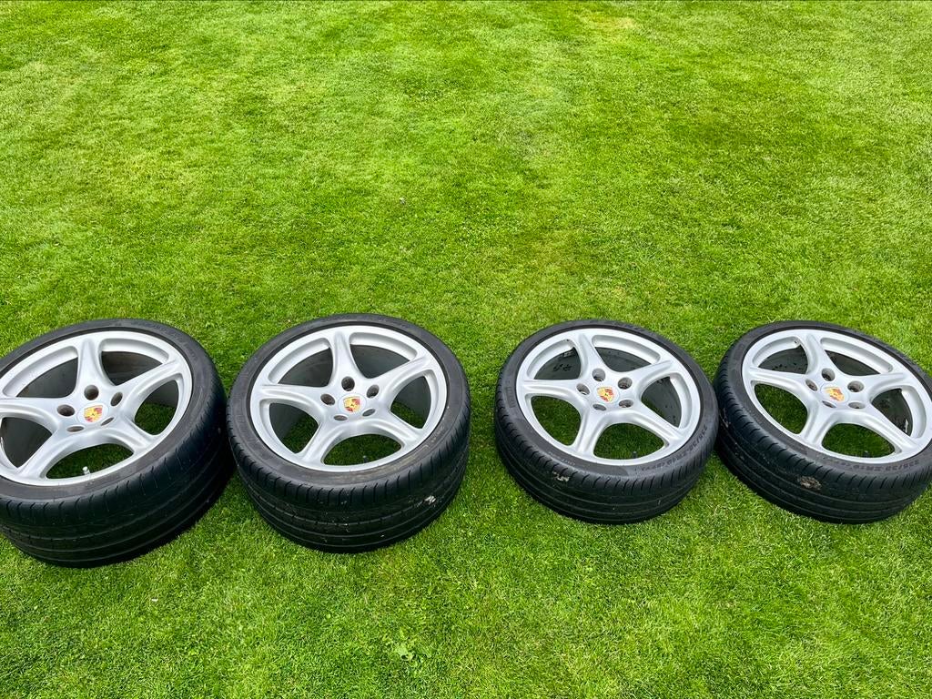 Porsche 997 Carrera Zomerset (breedte set), Auto-onderdelen, Banden en Velgen, Ophalen of Verzenden, 19 inch, Zomerbanden, Banden en Velgen