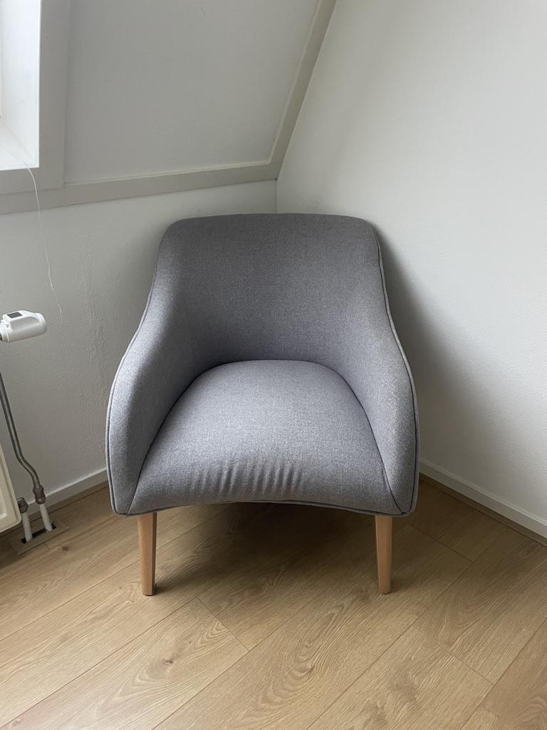 Kave Home fauteuil Bobly grijs, Huis en Inrichting, Fauteuils, Ophalen, 75 tot 100 cm, Zo goed als nieuw, Stof
