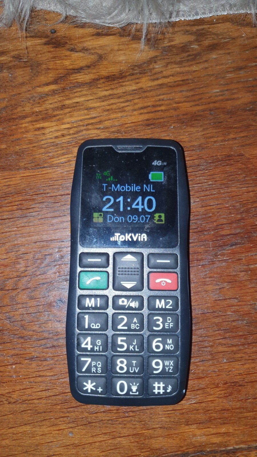 Tokvia T104 Seniorentelefoon met Oplaadstation, Ophalen of Verzenden, Klassiek of Candybar, Zonder simlock, Zonder abonnement