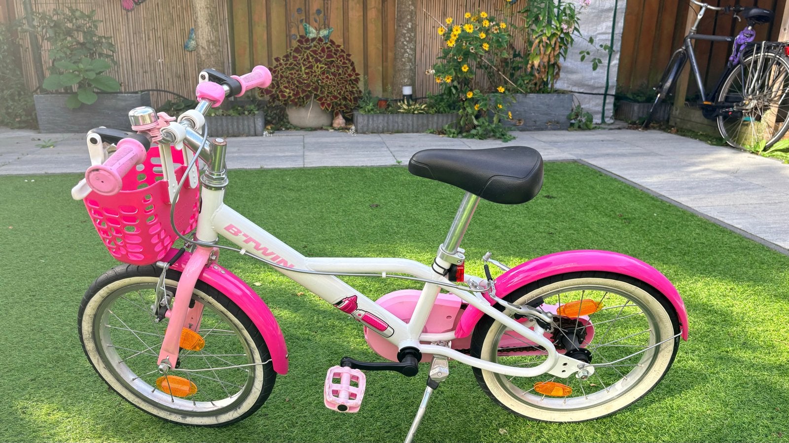 B'Twin Docto Girl 500 Kinderfiets 16 inch - Roze/Wit, Ophalen, Gebruikt, Velgrem, 16 tot 20 inch