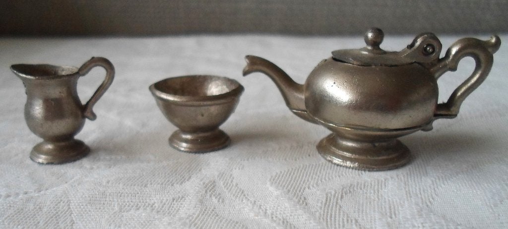 Tinnen Kan, kom en theepot. Miniatuur/ Poppenhuisitems., Verzamelen, Poppenhuizen en Toebehoren, Ophalen of Verzenden, Zo goed als nieuw