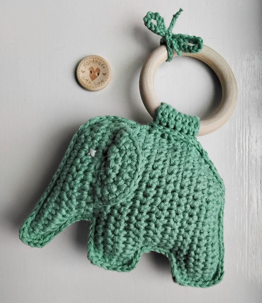 Handmade gehaakte olifanten-rammelaar - oudgroen - groen - m, Ophalen of Verzenden, Nieuw, Rammelaar, Met geluid