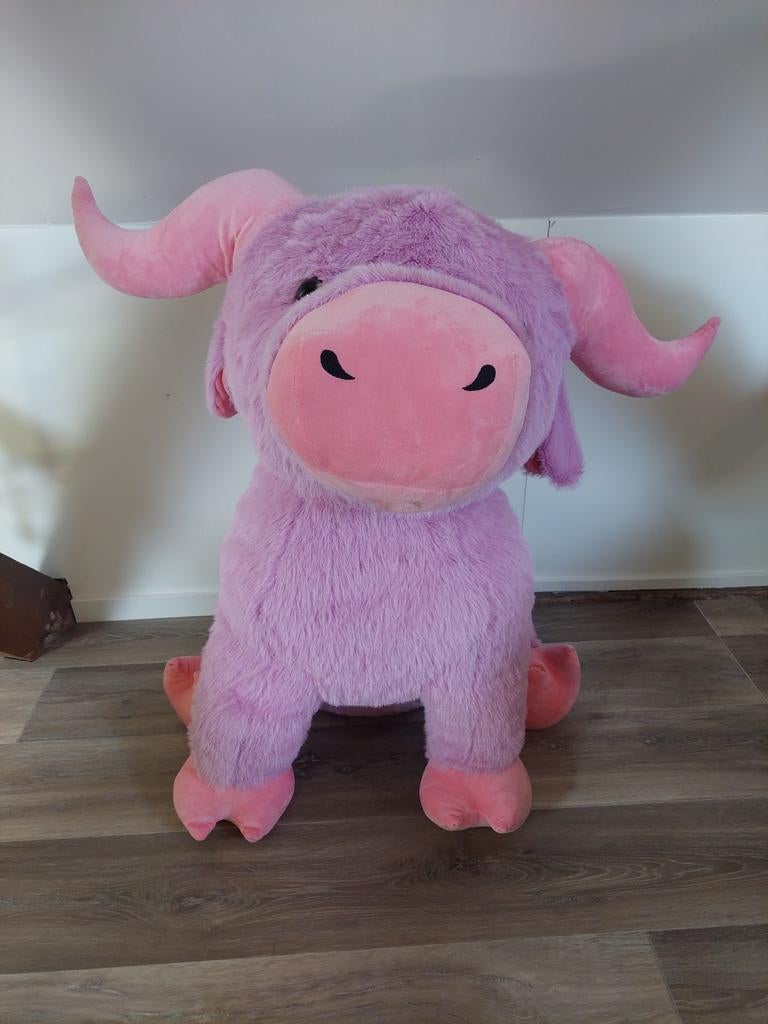 Grote paarsroze knuffelkoe met hoorns - 100x50cm, Ophalen, Zo goed als nieuw