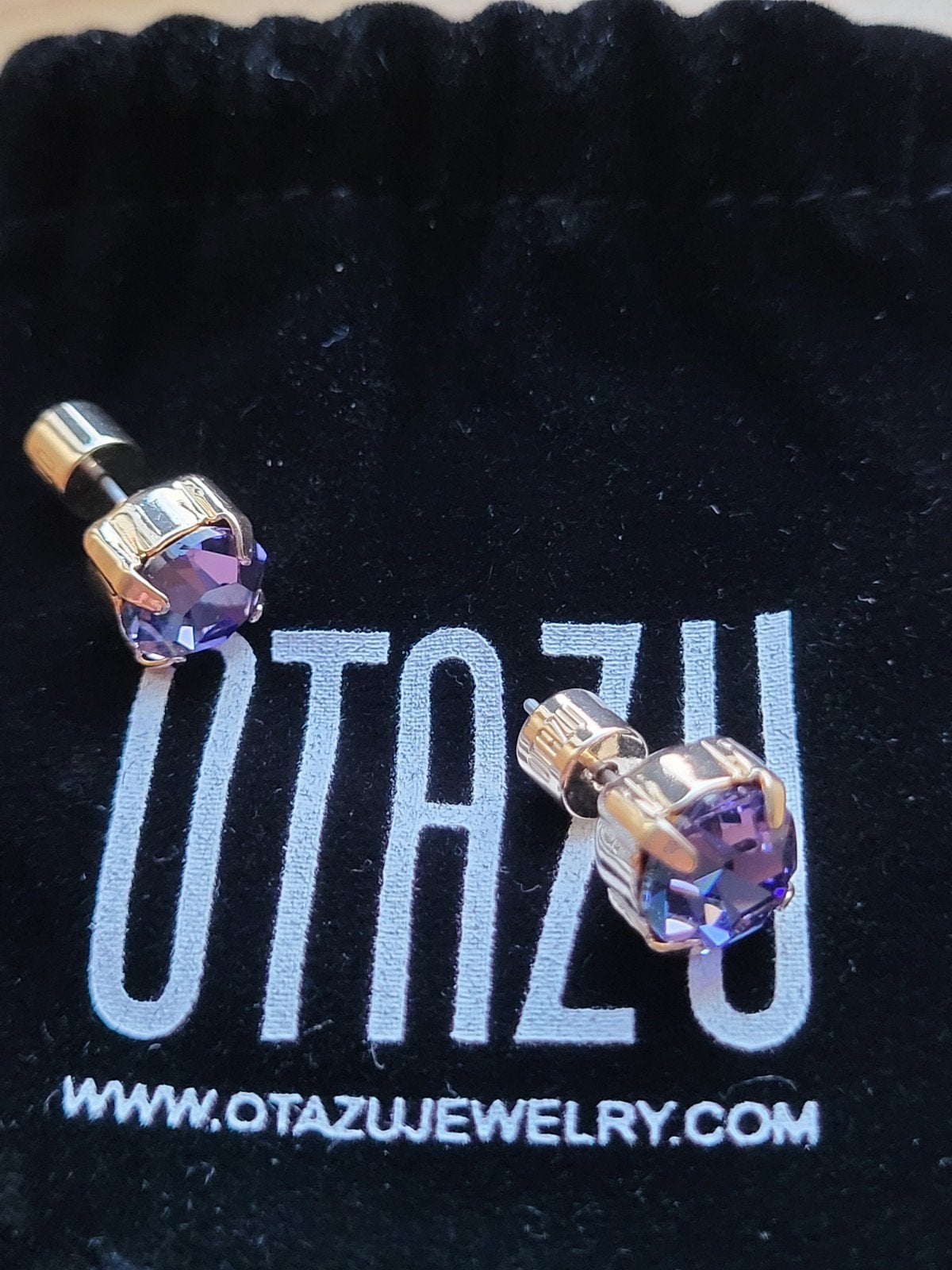 Otazu oorbellen (stekers) lila kleur, Sieraden, Tassen en Uiterlijk, Oorbellen, Met kristal, Overige materialen, Nieuw, Ophalen of Verzenden