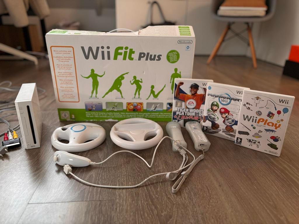 Nintendo Wii met Wii Fit Plus en 3 spellen, Spelcomputers en Games, Ophalen, Gebruikt, 2 spelers, Vanaf 3 jaar