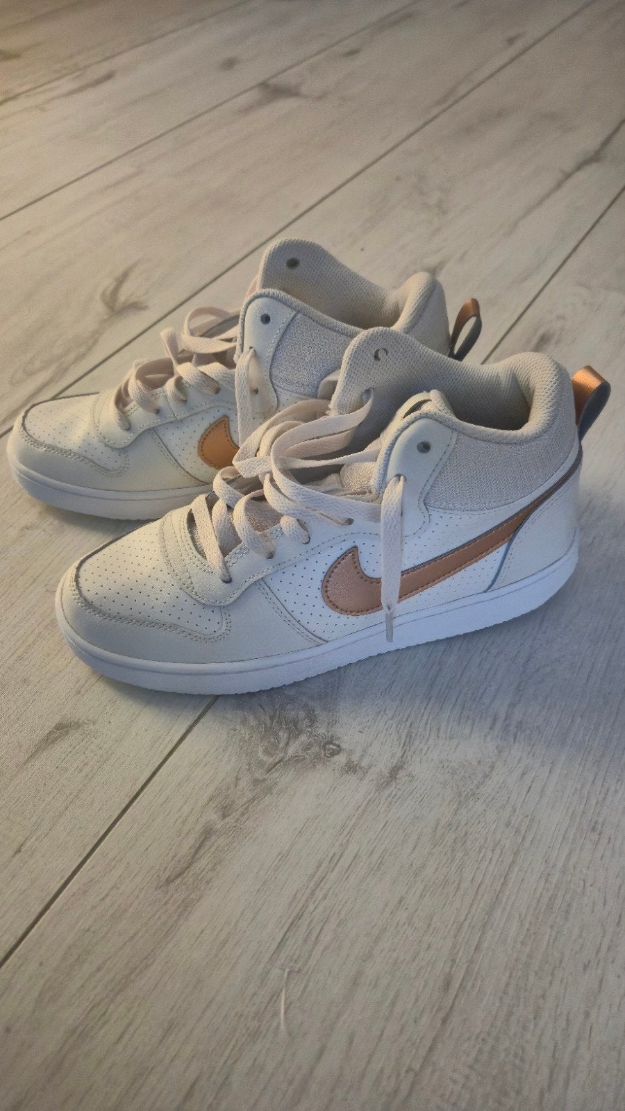 Nike sneakers met gouden accenten - Maat 39, Wit, Nike, Ophalen of Verzenden, Sneakers of Gympen