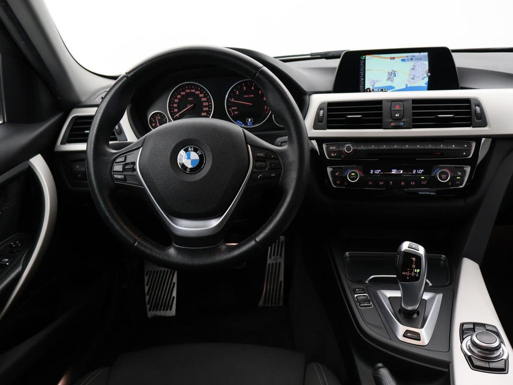 BMW 3-serie 330e 252 PK PLUG-IN HYBRID SEDAN + LED | DAB | S, Auto's, Automaat, Gebruikt, Euro 6, 4 cilinders