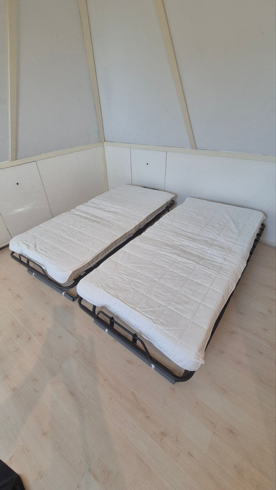 2x Logeerbedden / Stretcher - 80x180 cm, Ophalen, Eenpersoons, 190 cm of minder, 80 cm