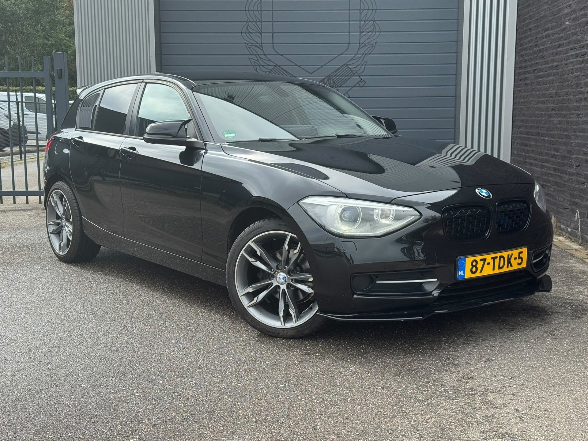 BMW 1-serie 116i Business+ Nap|Navi|Sensor, Euro 5, Gebruikt, 4 cilinders, Zwart