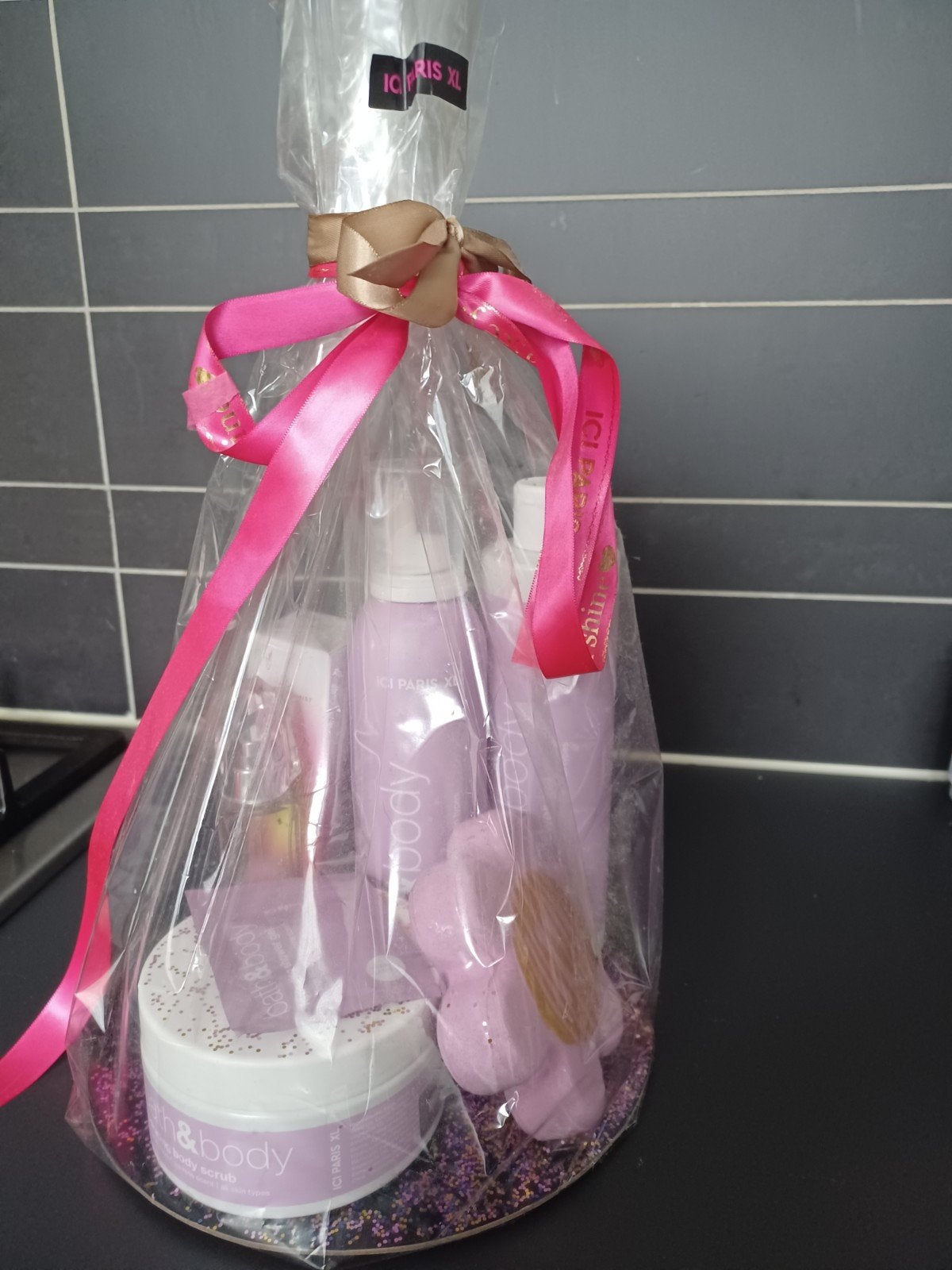 cadeaupakket ici paris van serie Bath  & body, Ophalen, Nieuw, Goud, Handen en Nagels