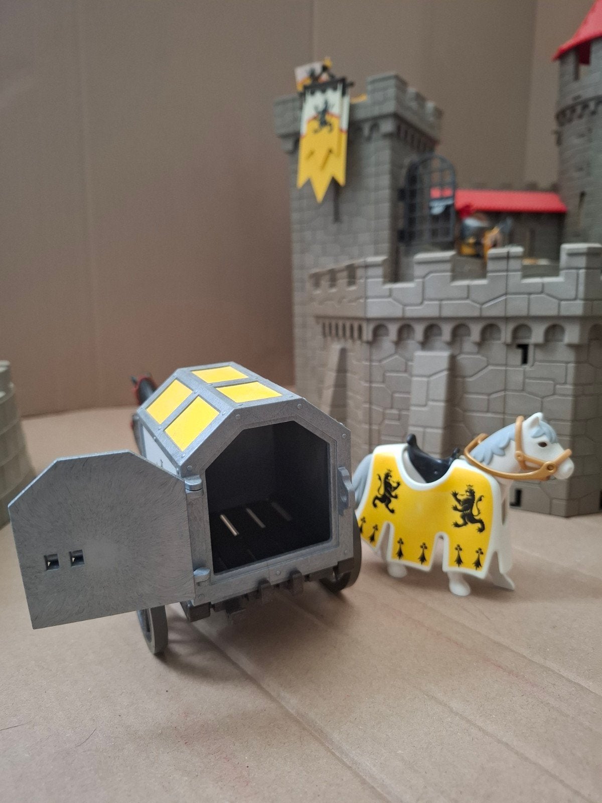 Foto 15 van Playmobil Kasteel van de Leeuwenridders 4865 met extra's