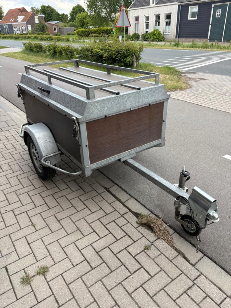 Compacte aanhanger met reservewiel en nieuwe banden, Auto diversen, Aanhangers en Bagagewagens, Ophalen, Zo goed als nieuw