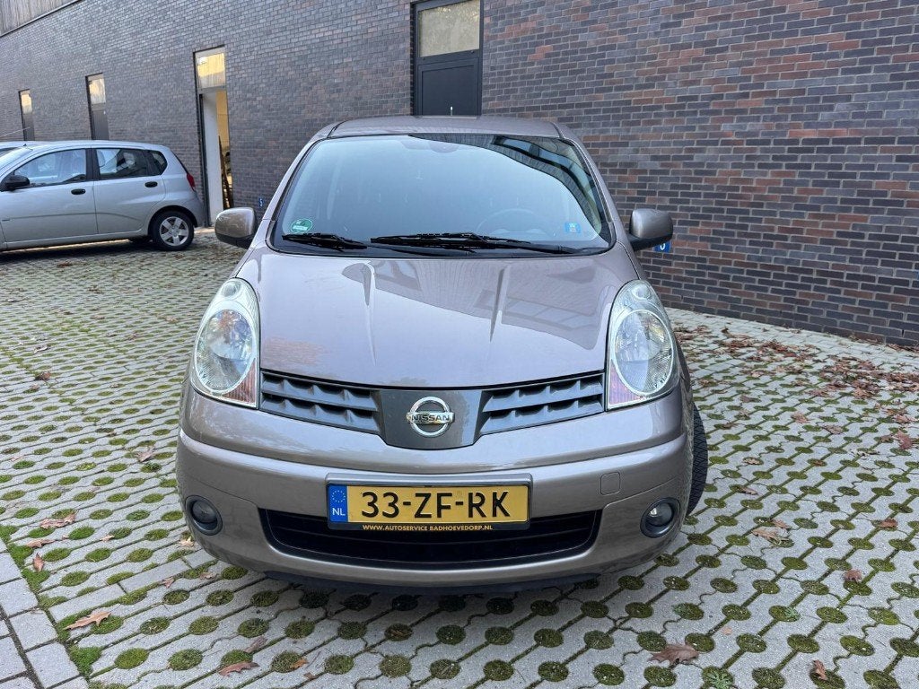 Nissan Note 1.4 16V 2008 Bruin Zeer goed onderhouden!, Auto's, Voorwielaandrijving, Dealer onderhouden, 40 €/maand, Zwart