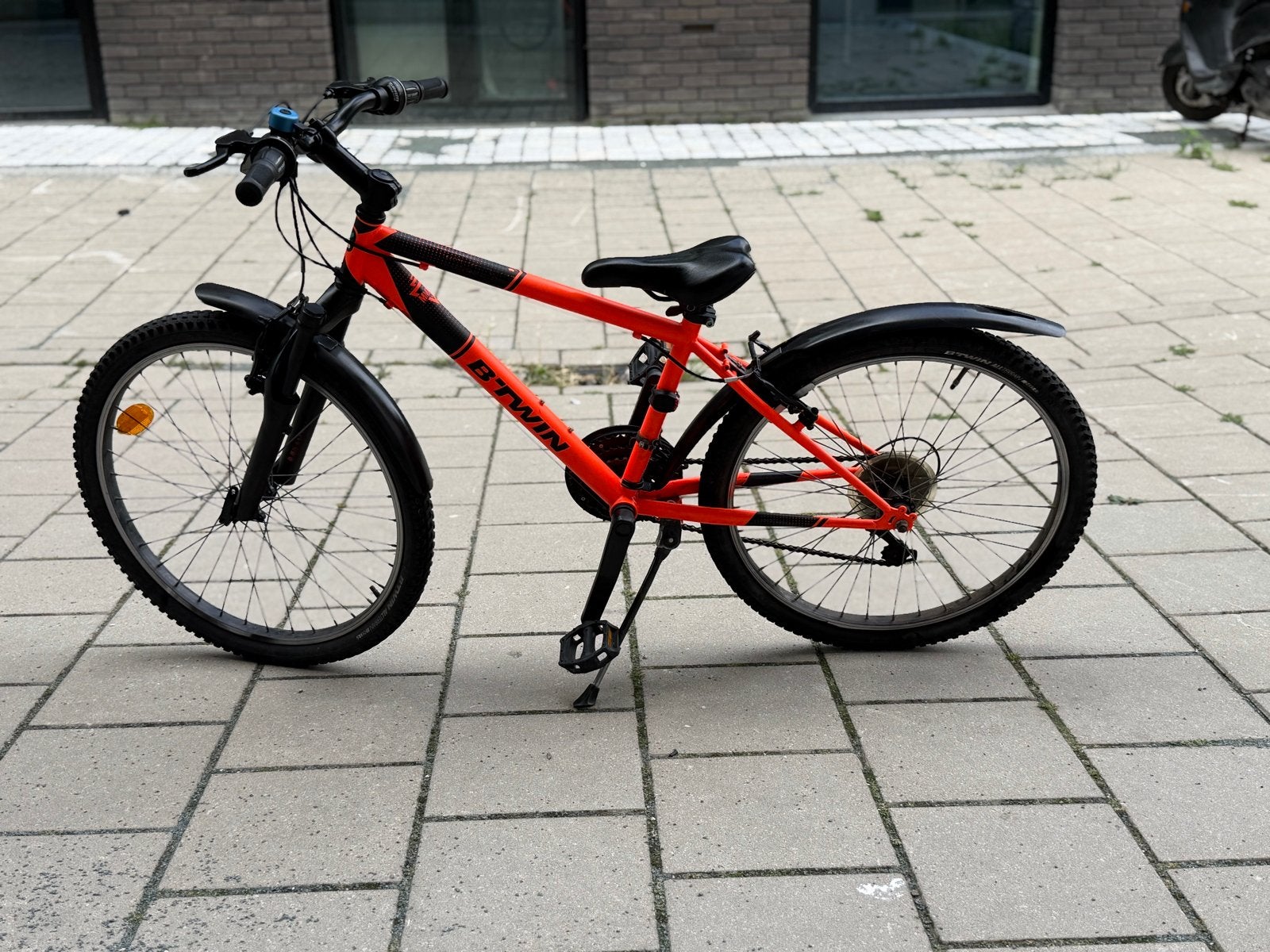 24 inch B'Twin Rockrider 500 Kinderfiets - Oranje/Zwart, Fietsen en Brommers, Fietsen | Mountainbikes en ATB, Minder dan 45 cm
