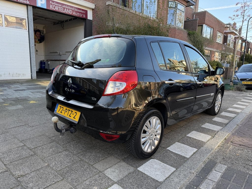 Renault Clio 1.2 TCe Collection Distributieriem vv Trekhaak, Auto's, Voorwielaandrijving, Euro 5, Gebruikt, Huisgarantie