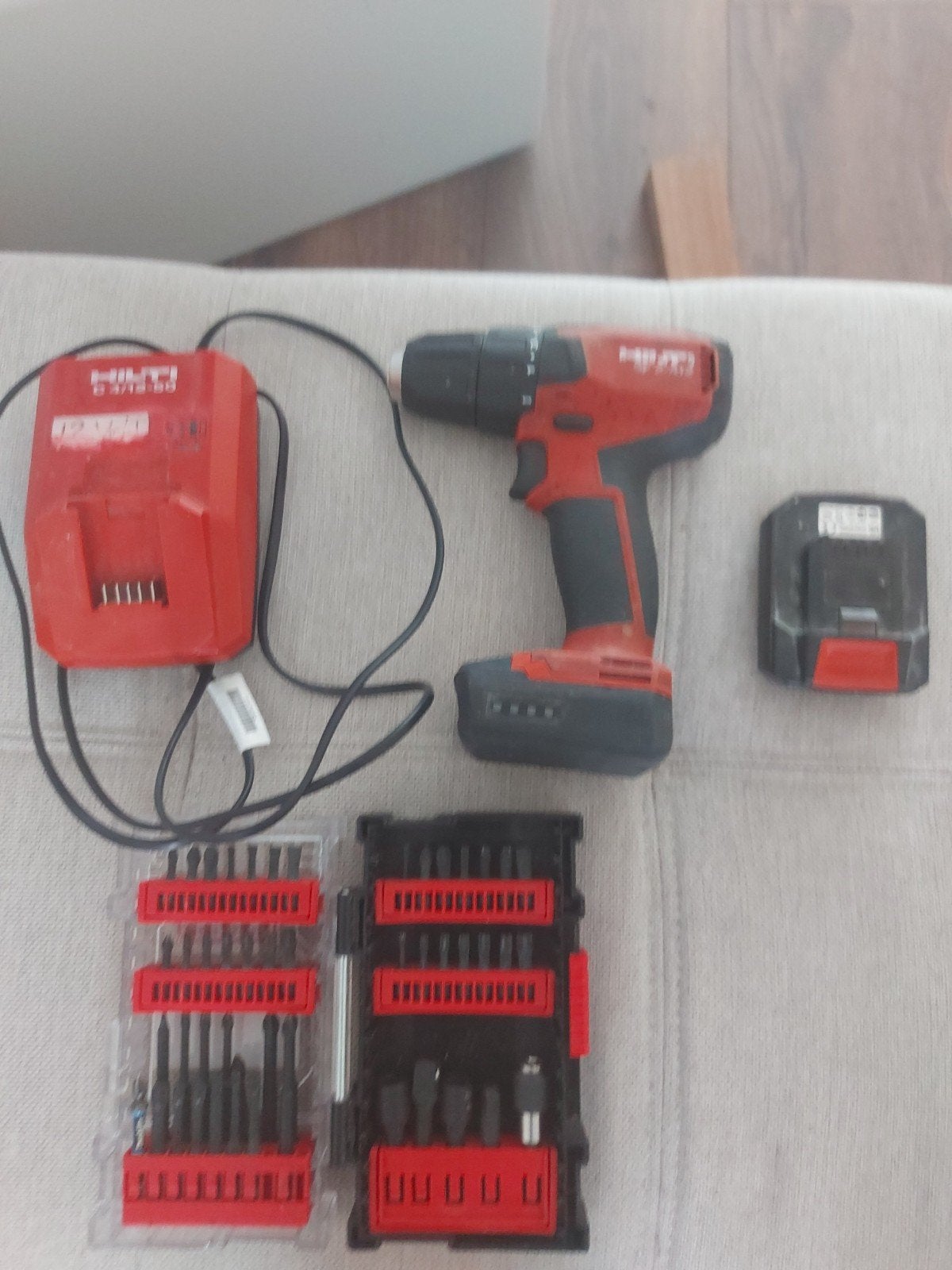 Hilti SF 2-A12 Boor-/Schroefmachine met 2 accu's en bitset, Ophalen, Gebruikt, Variabele snelheid, Boor- en Schroefmachine