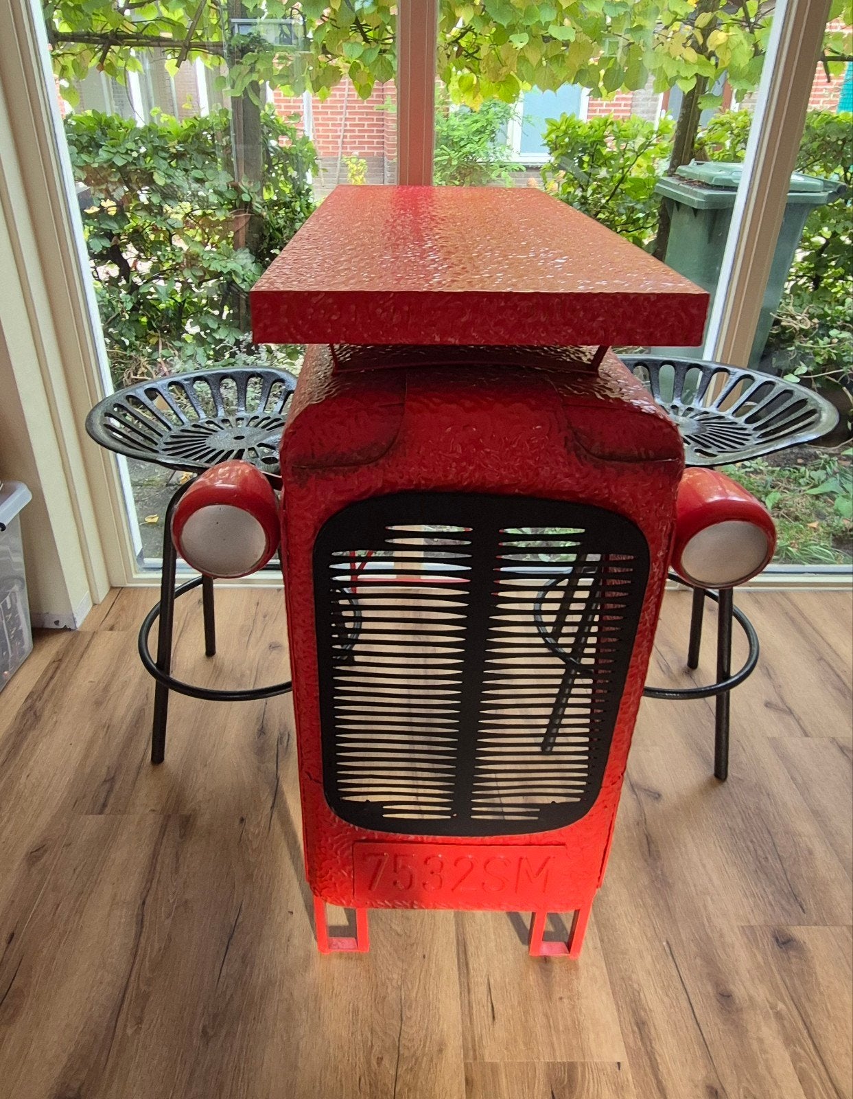 Tractor tafel met 2 krukken, Ophalen