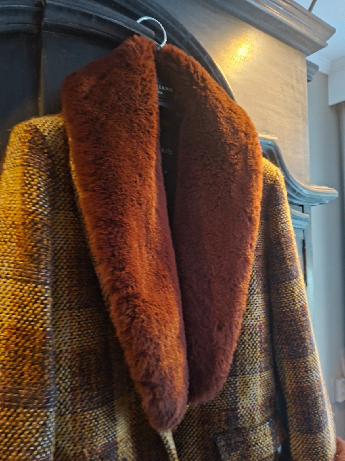 Nikkie geruite jas met faux fur kraag en manchetten, Kleding | Dames, Maat 38/40 (M), Bruin, Ophalen of Verzenden, Zo goed als nieuw