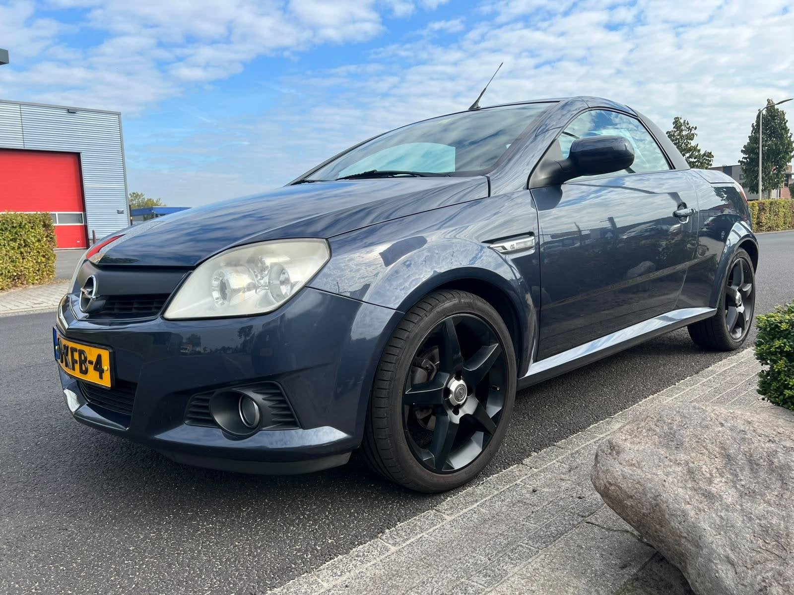 Opel Tigra TwinTop 1.8-16V Rhythm | Airco | Camera | Bluetoo, Gebruikt, 4 cilinders, Verwarmde buitenspiegels, 1796 cc