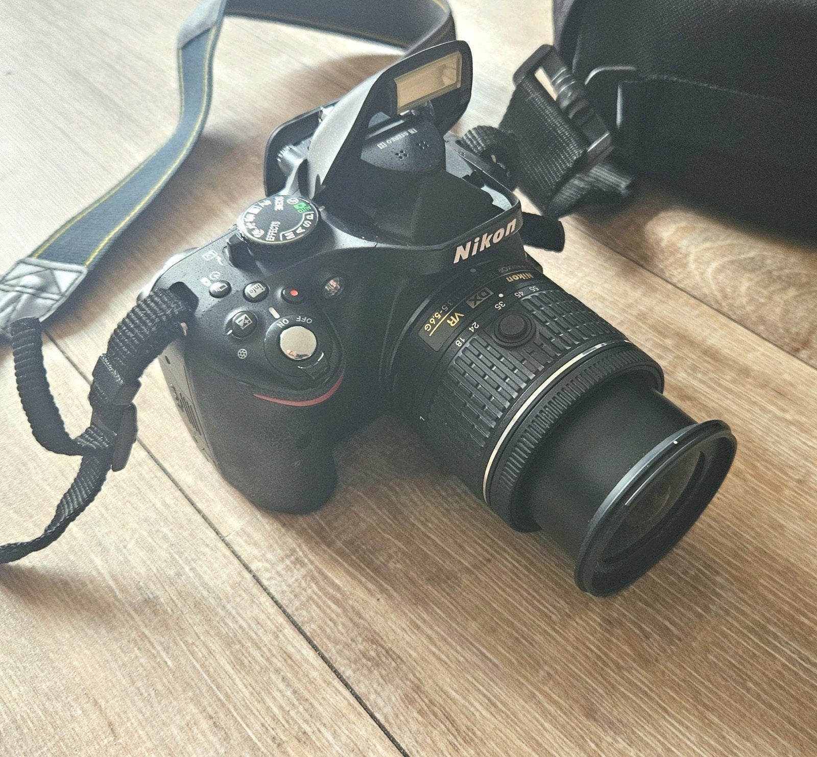Nikon D5200 + 18-55mm VR - complete set, Spiegelreflex, Draagriem, Ophalen of Verzenden, Zo goed als nieuw