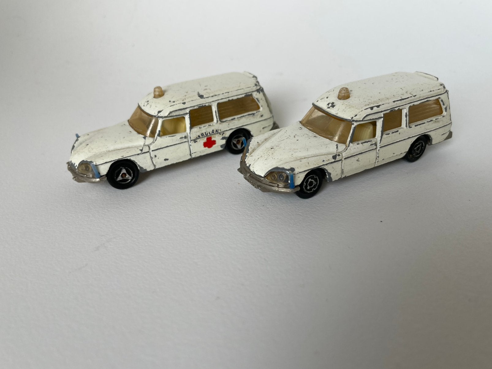 model Citroën DS 21 Ambulance, Majorette 1/50 met achterklep, Ophalen of Verzenden, Gebruikt, Auto, Majorette