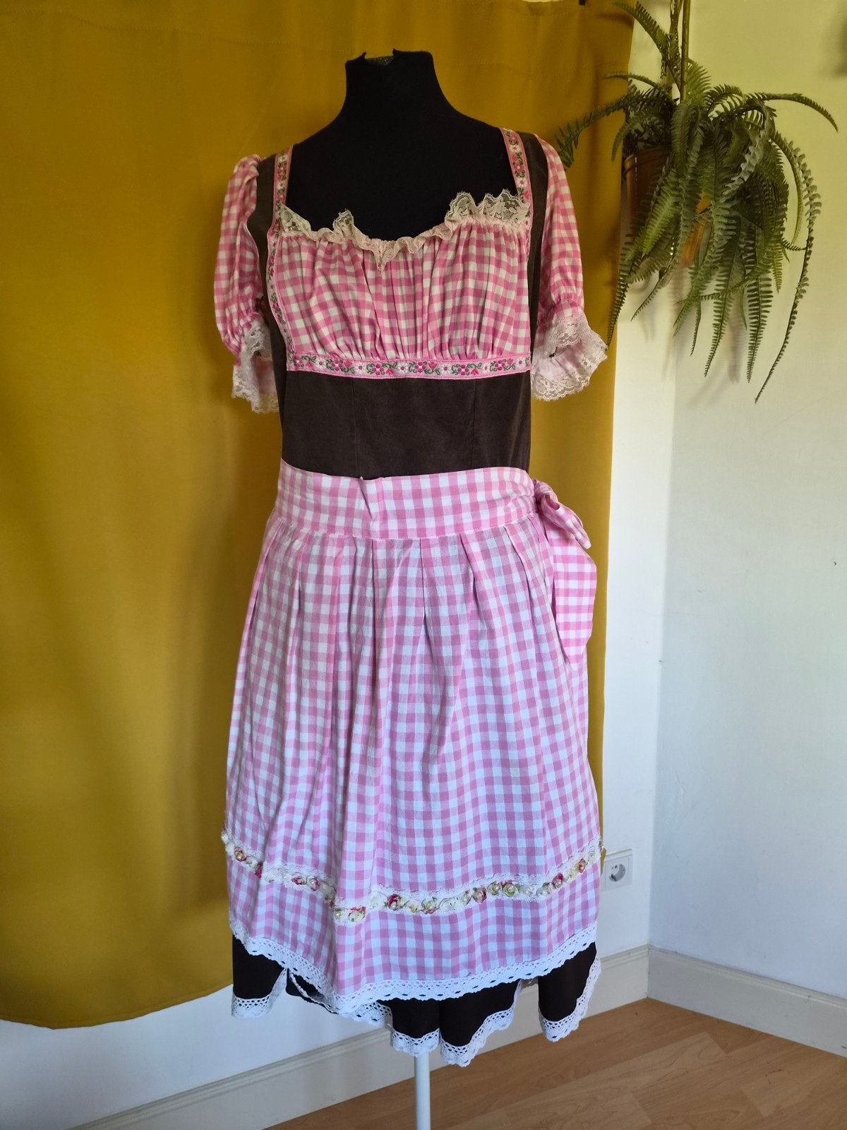 dirndl maat 42, Maat 42/44 (L), Ophalen of Verzenden, Kleding, Overige thema's