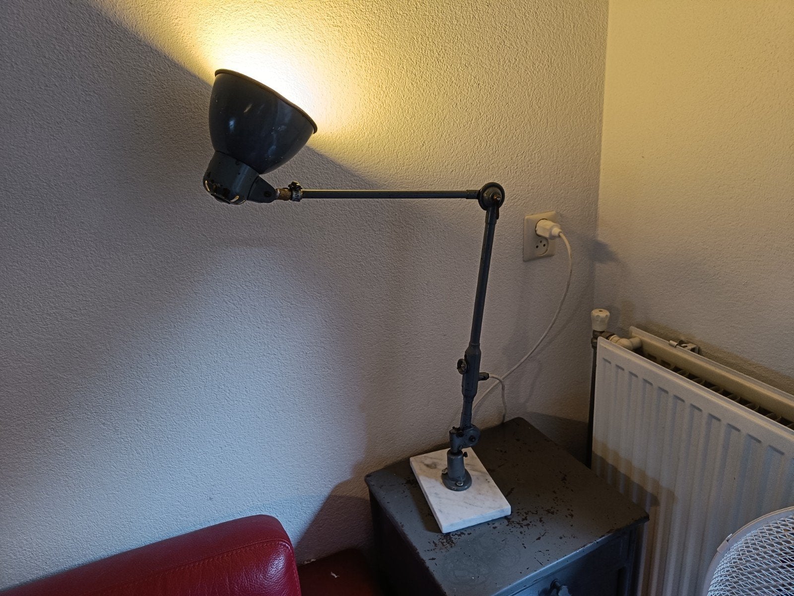 Foto 2 van werkplaats lamp , jaren 50 merk sis. Bauhaus stijl