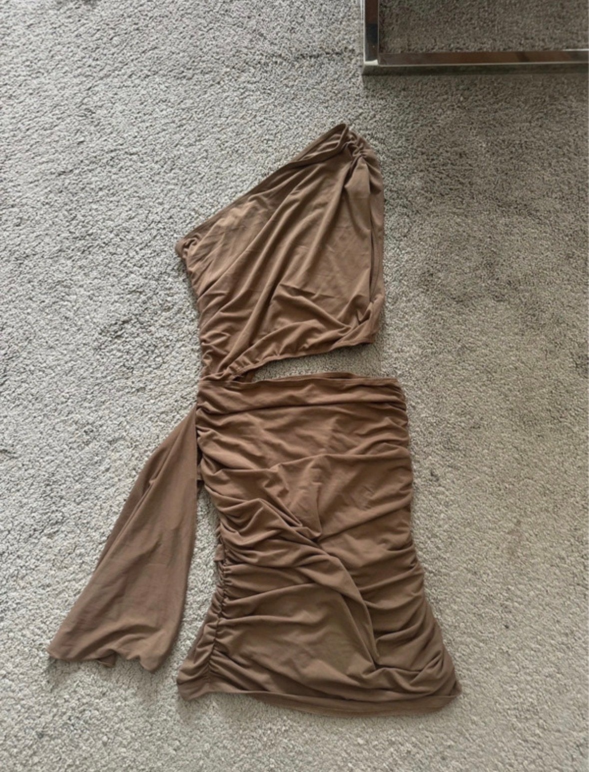 SHEINBAE Bruine Cut-out Jurk - Nieuw met kaartje - Maat S, Kleding | Dames, Jurken, Ophalen of Verzenden, Nieuw, Maat 36 (S), Bruin