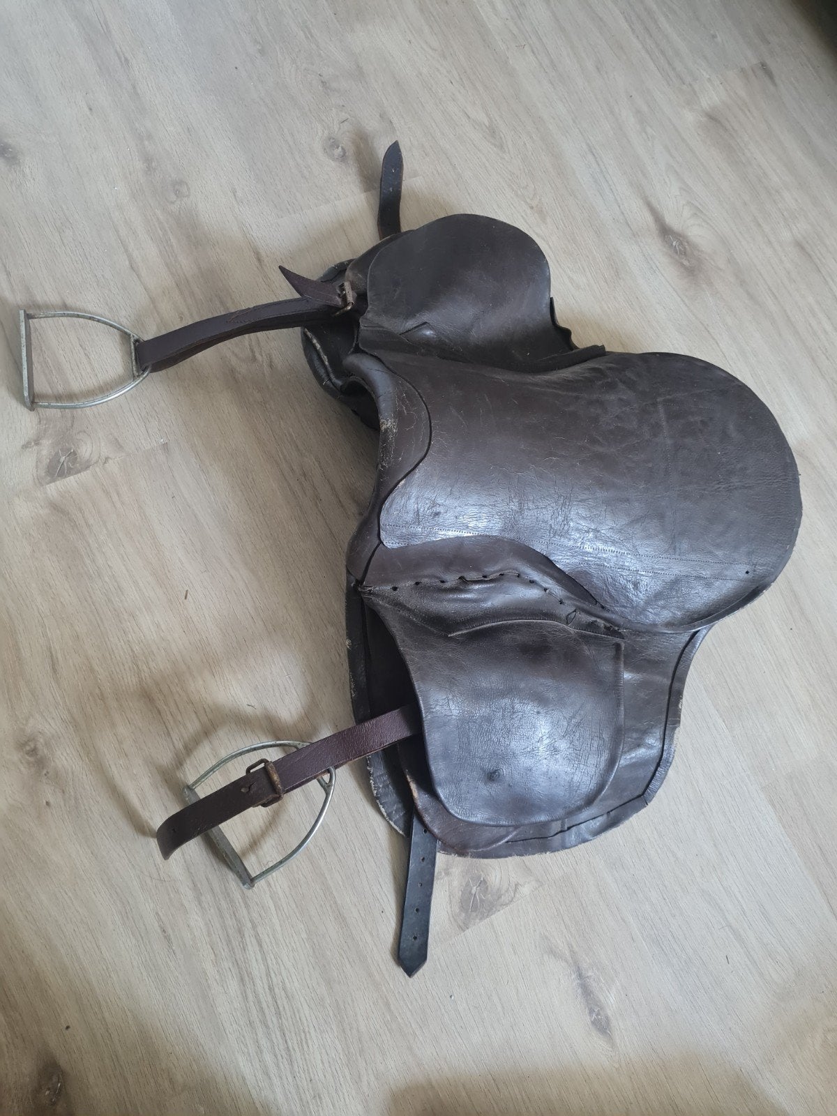 Aangeboden een oud, antiek zadel, Ophalen of Verzenden