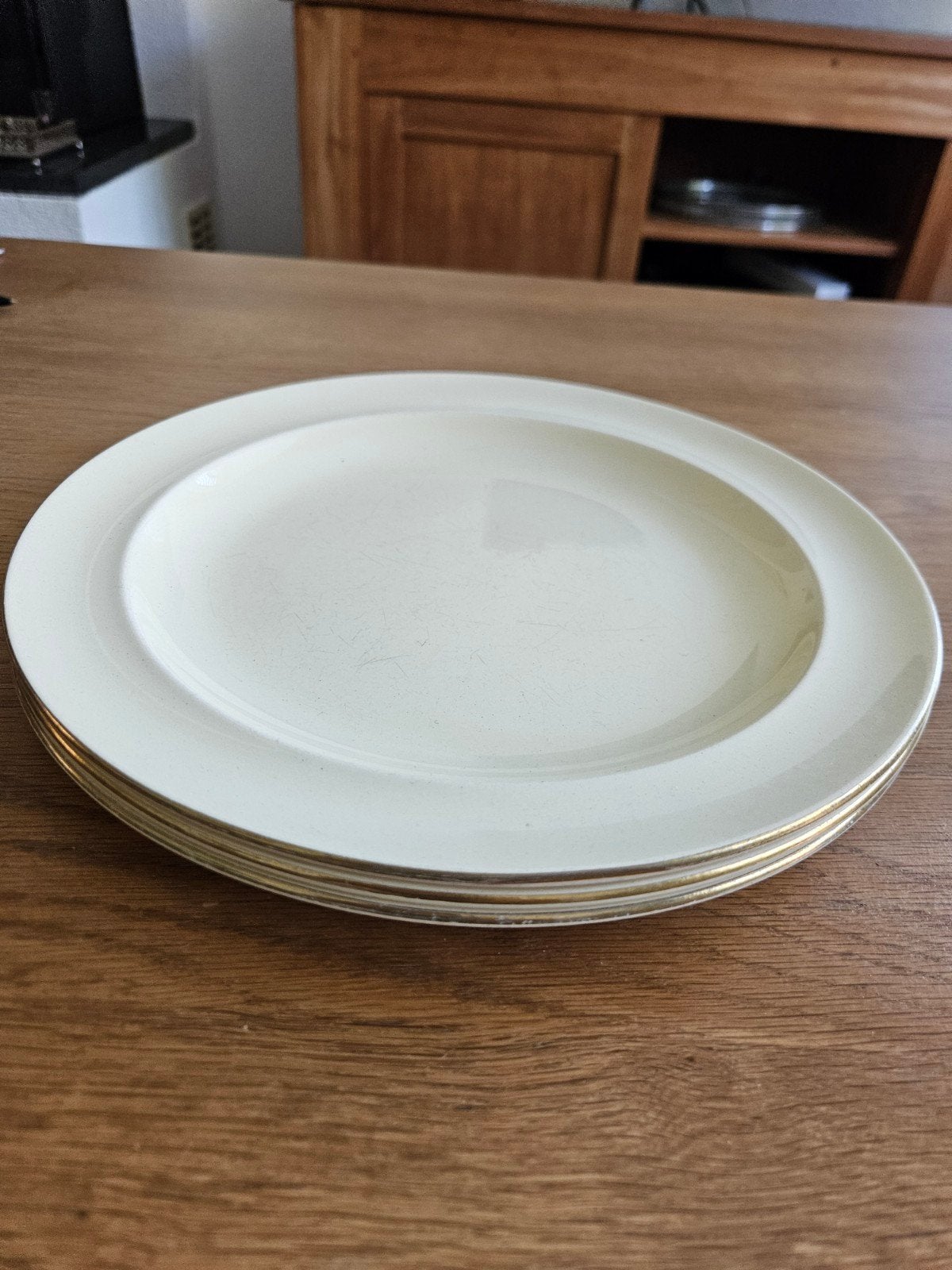 3 antieke Wedgwood Queens Ware Ivory Borden met Gouden Rand, Antiek en Kunst, Antiek | Servies los, Ophalen of Verzenden