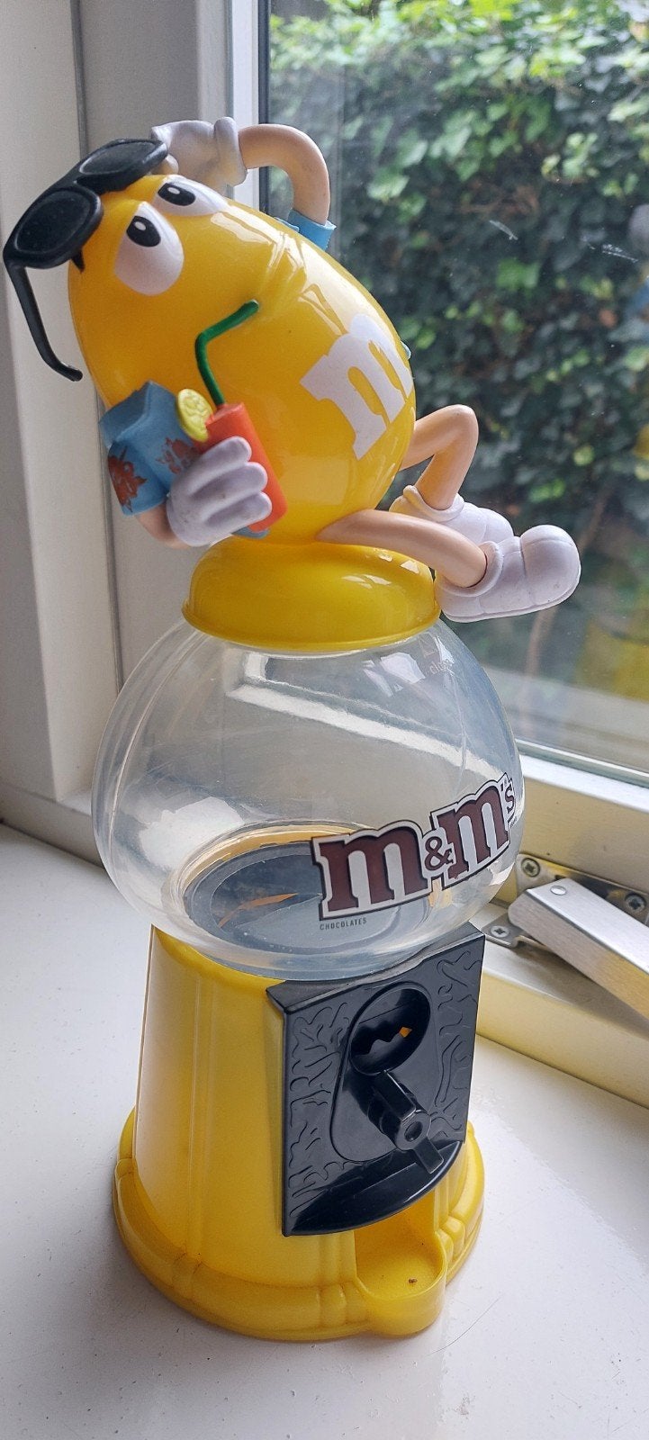 M&M's snoepautomaat met gele M&M figuur, Ophalen of Verzenden, Gebruikt