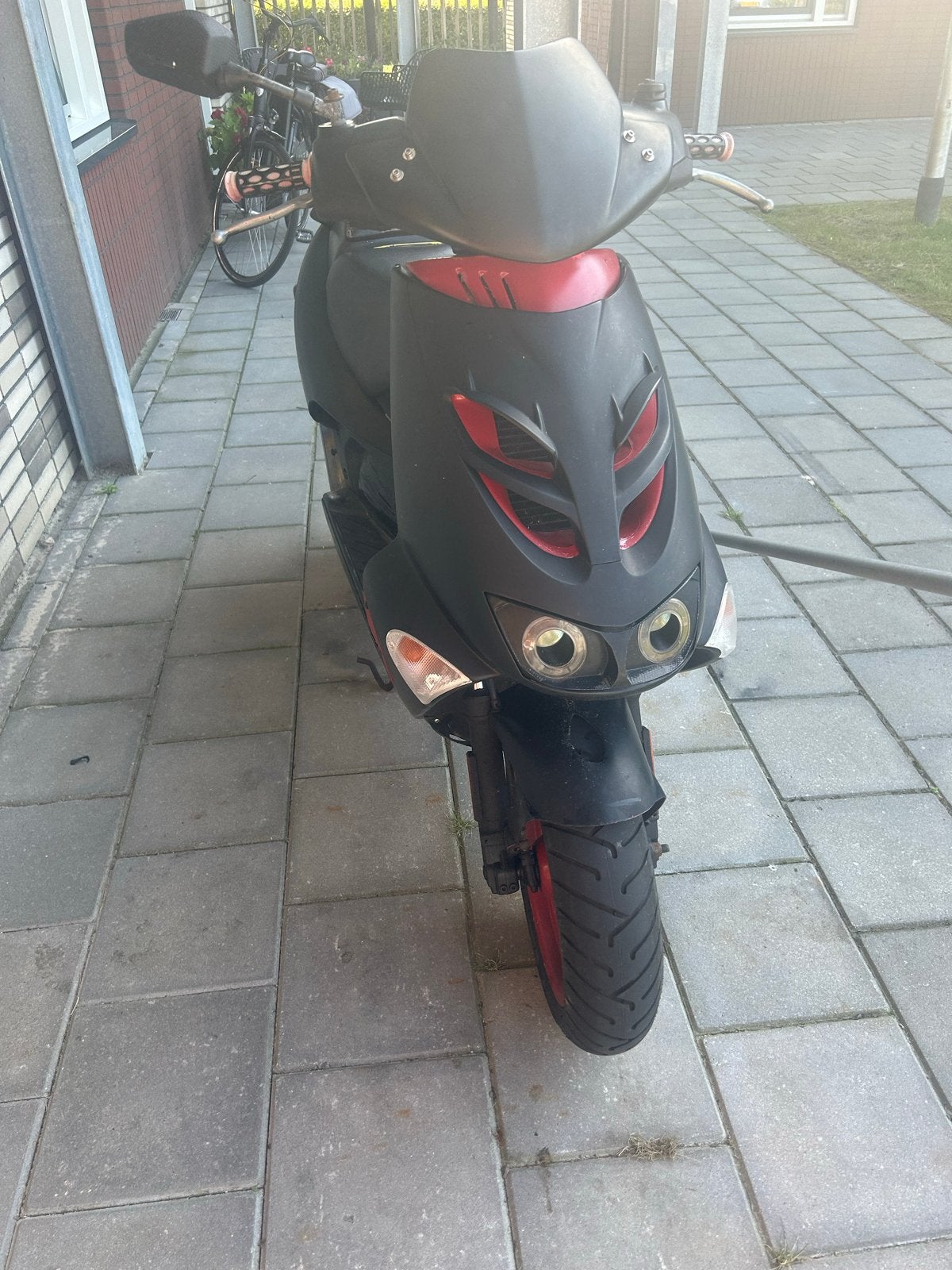 Aprilia SR 50 ditech Opknapper - Nieuwe startmotor en accu, Fietsen en Brommers, Scooters | Aprilia, Ophalen, Tweetakt, Gebruikt