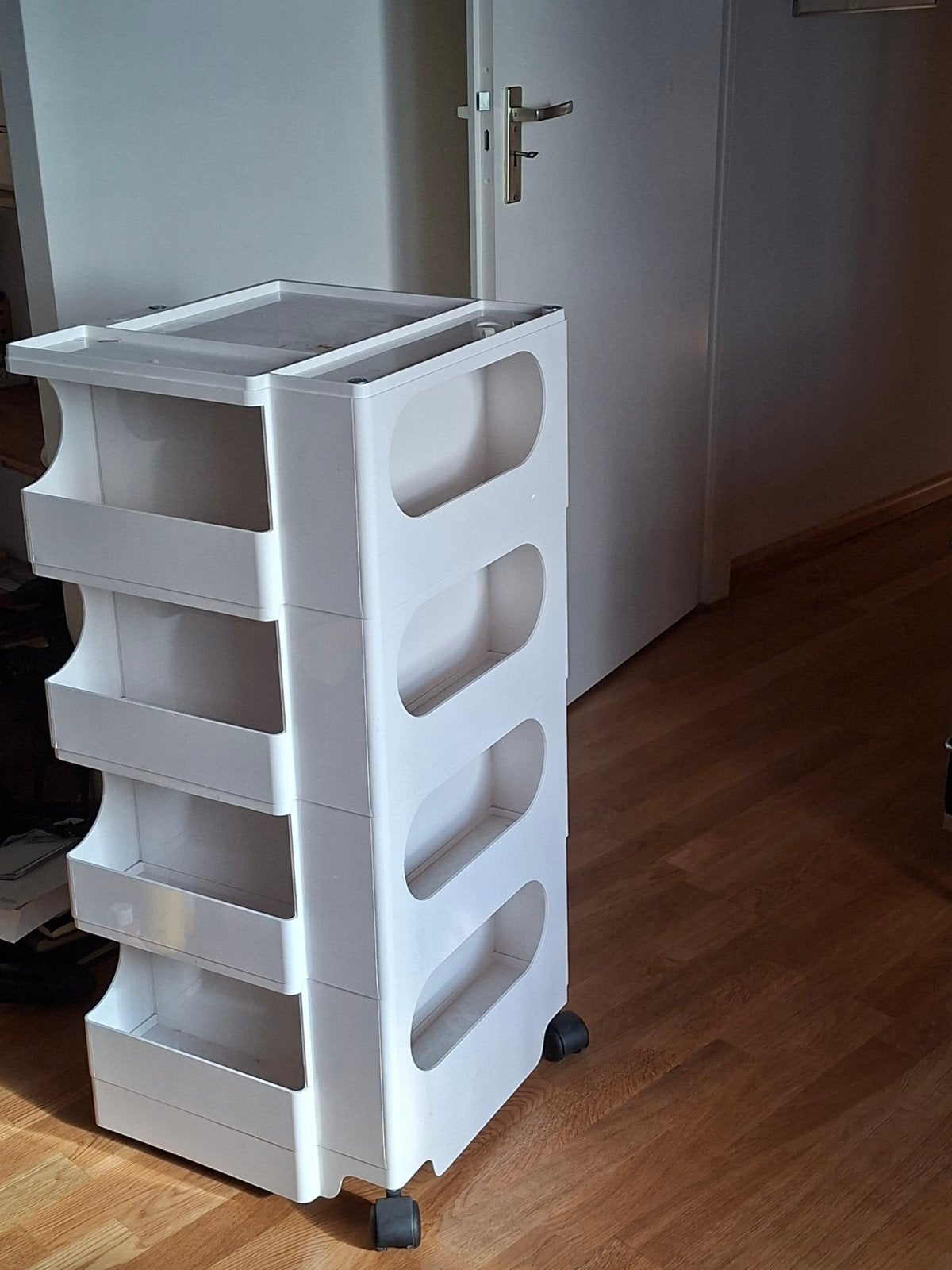 Trolley Joe Colombo, wit kunststof. 95cm h, 43cm x 41cm., Huis en Inrichting, Ophalen, Zo goed als nieuw