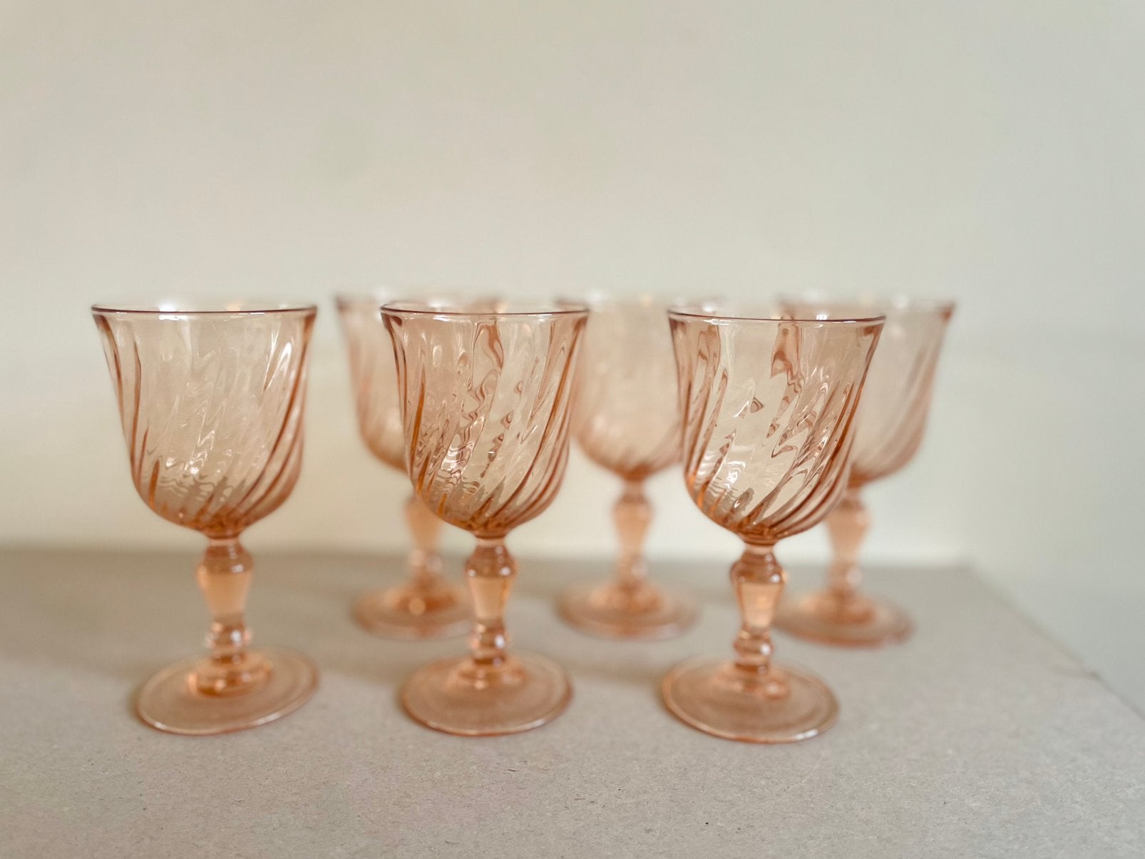 6 Luminarc Rosaline wijnglazen (13 cm) - jaren 70, Ophalen of Verzenden, Zo goed als nieuw, Roze, Overige merken