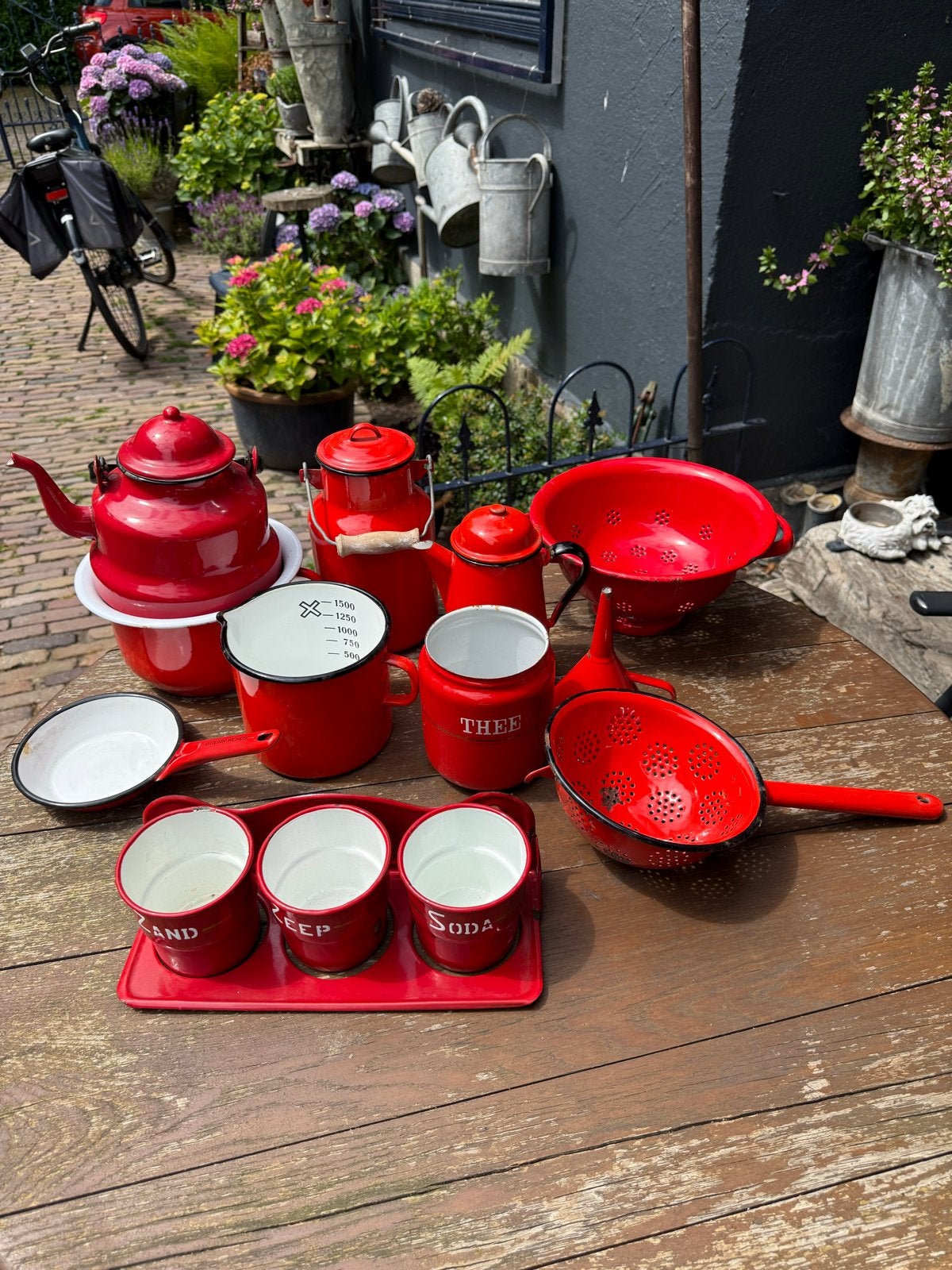 Vintage Rood Emaille Keukengerei Set, Antiek en Kunst, Antiek | Emaille, Ophalen