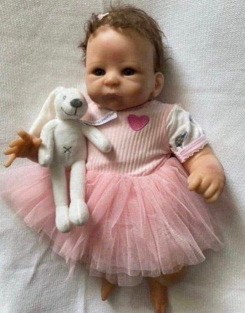 Mooi Reborn baby meisje, Verzamelen, Poppen, Verzenden, Zo goed als nieuw, Babypop, Levensecht of Reborn