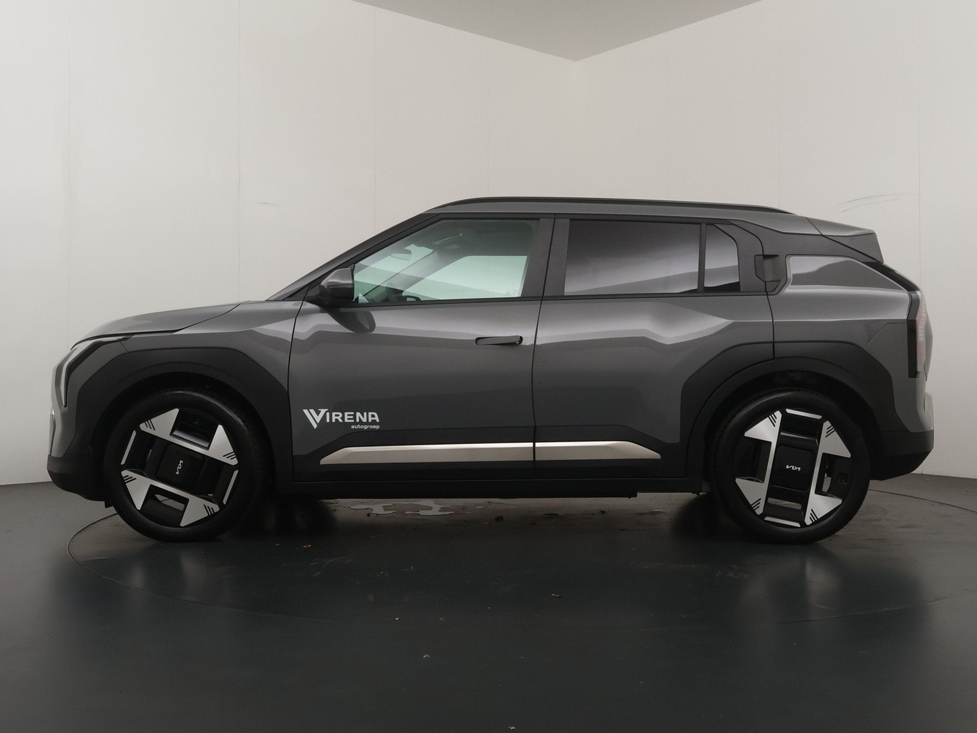 Kia EV3 Plus Advanced 81.4 kWh - Schuif-/Kanteldak - Elektri, Auto's, Leder en Stof, Origineel Nederlands, Grijs, 204 pk