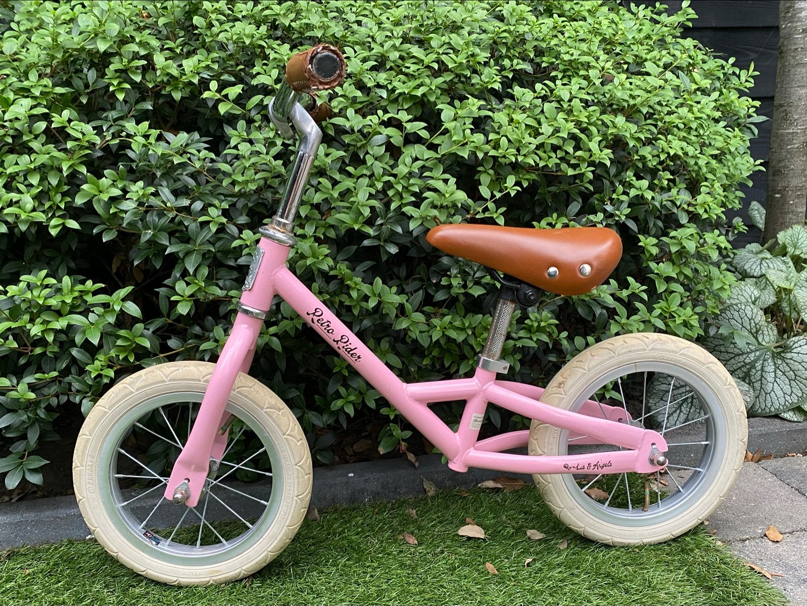 Retro Rider loopfiets roze - Perfect voor de kleintjes!, Ophalen, Zo goed als nieuw, Minder dan 16 inch