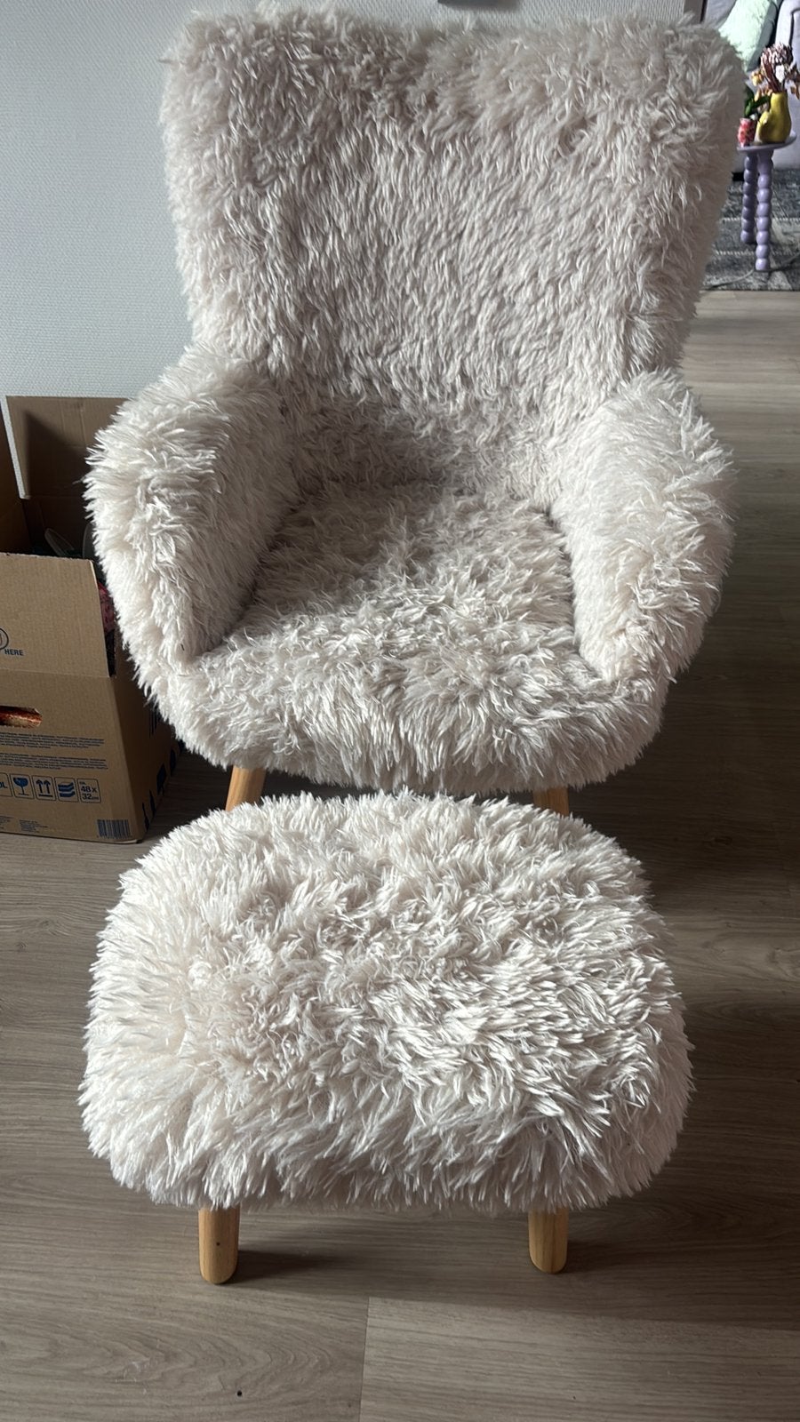 Fluffy stoel met poef, Ophalen, Zo goed als nieuw, 75 tot 100 cm, 50 tot 75 cm