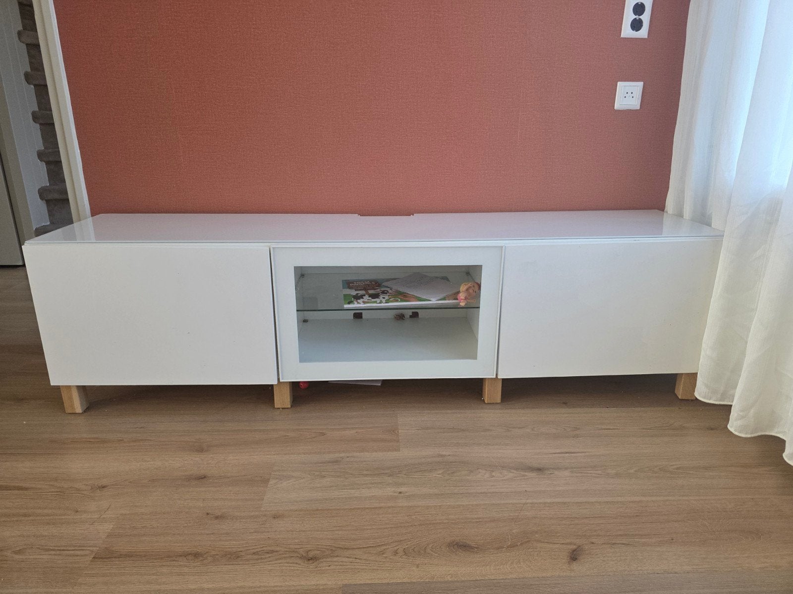IKEA Besta Kast 160 cm breed met glazen plaat en deuren, Ophalen, Contact.nl@ikea.com, 150 tot 200 cm, IKEA Nederland, Olof Palmestraat 10, 2616 LR Delft