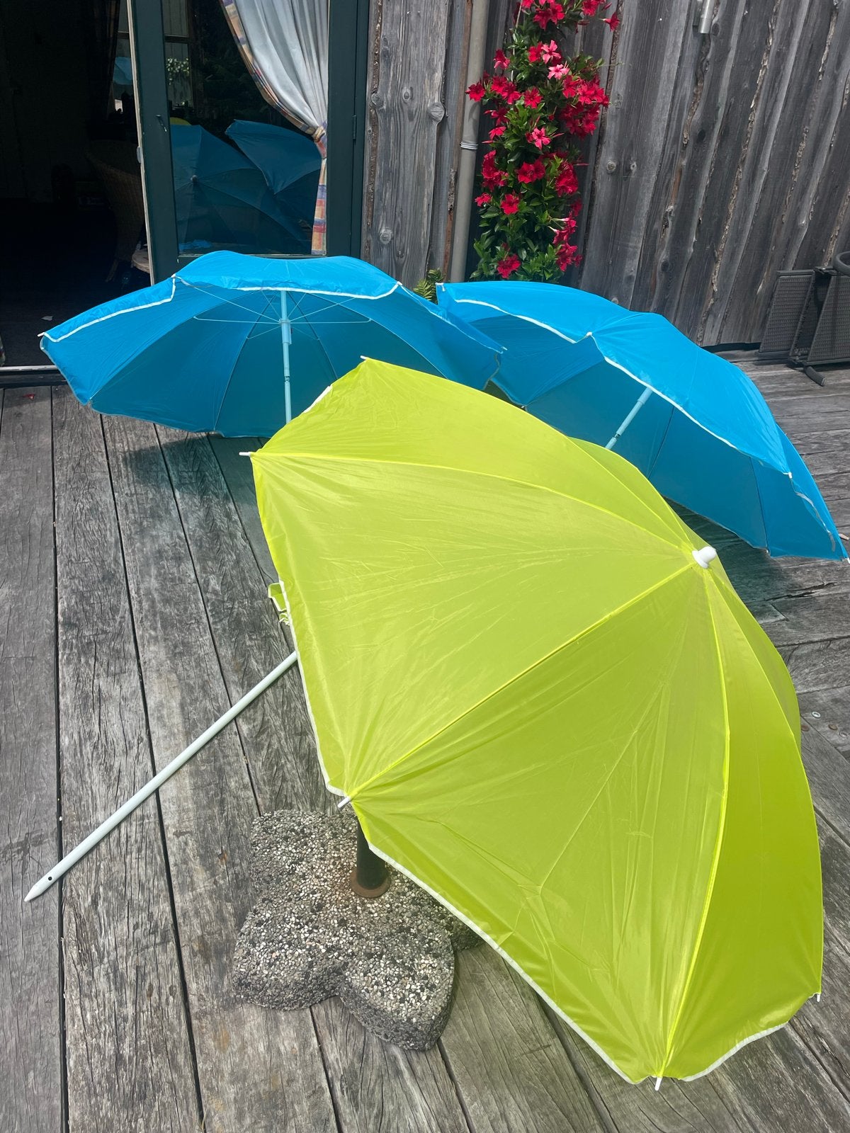 Deco parasols - 5 gele, 5 blauwe (1 zonder onderstok), Ophalen, Gebruikt, 1 tot 2 meter, Strandparasol
