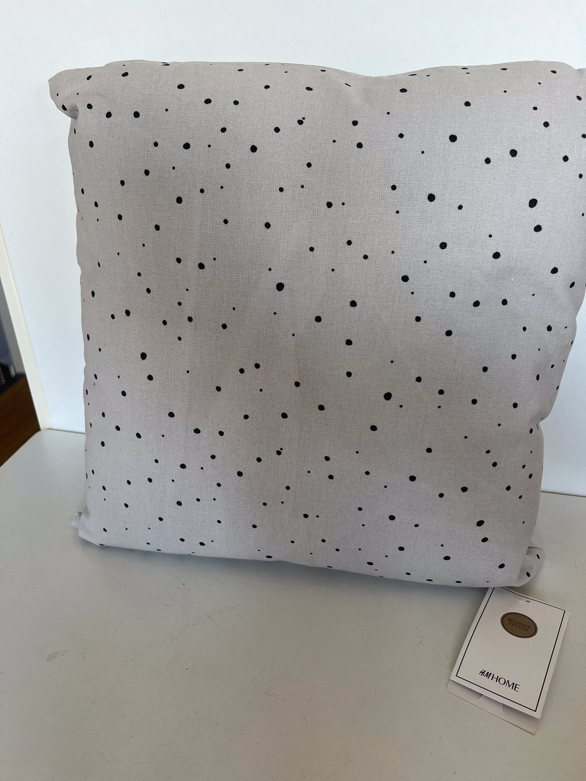 Leuk wit stippeltjes kussen (nieuw), Ophalen of Verzenden, Nieuw, Wit, Vierkant