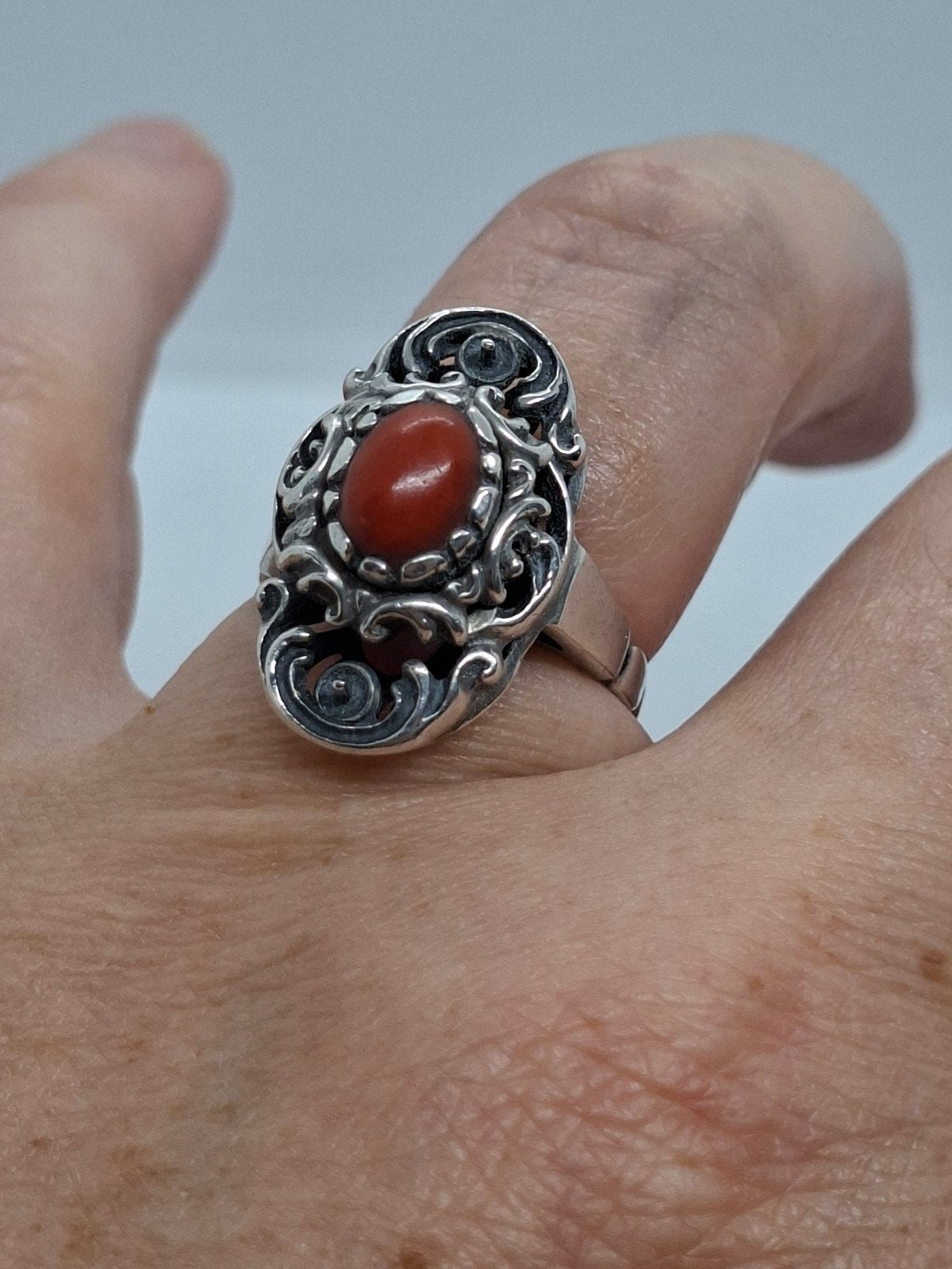 Vintage Zilveren Ring met Bloedkoraal - Maat 55 (835), Sieraden, Tassen en Uiterlijk, Ophalen of Verzenden, 17 tot 18, Met edelsteen