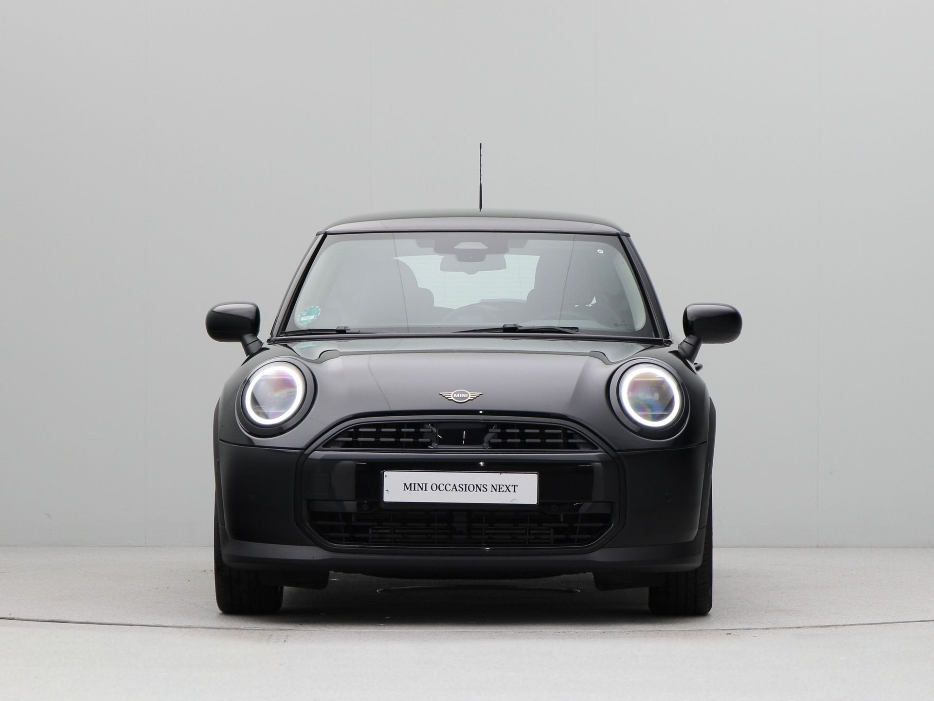 MINI Cooper C Classic Pakket S (bj 2025, automaat), Gebruikt, 156 pk, Met garantie (alle), 4 stoelen