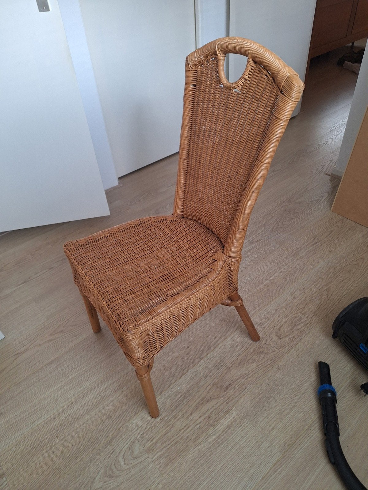 Gratis Rotan stoel - perfect voor een natuurlijke sfeer, Ophalen, Bruin, Bohemian, Natuurlijk, Landelijk, Riet of Rotan