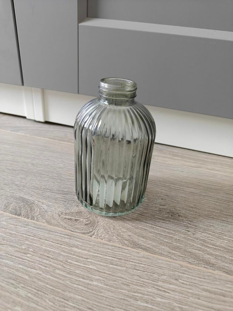 Decoratief glazen vaasje - Geribbeld design, Huis en Inrichting, Overige kleuren, Ophalen of Verzenden, Minder dan 50 cm, Glas