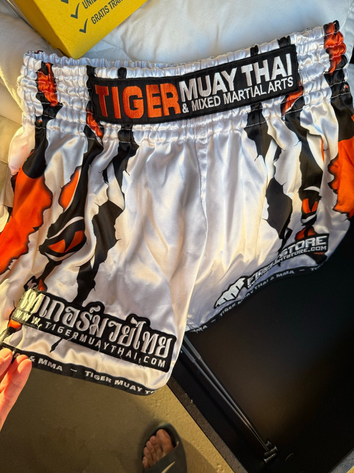 Venum Tiger Muay Thai doos vol spullen, Overige, Ophalen of Verzenden, Zo goed als nieuw, Vechtsportkleding